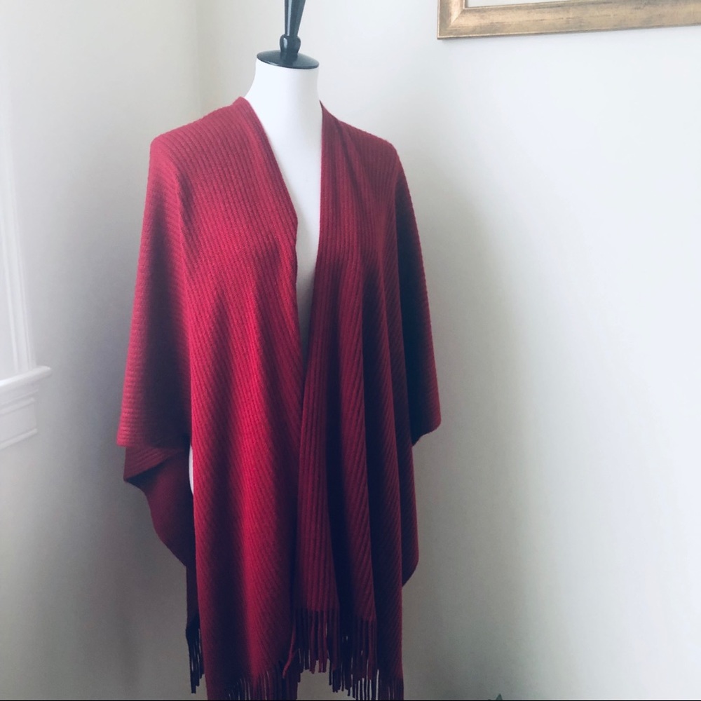 Final Price 🌹Poncho in Red.